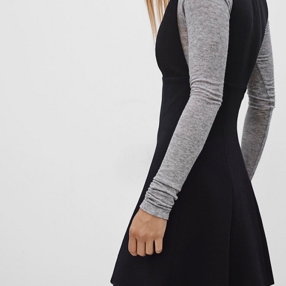 Wilfred Montburn Black V neck dress - Picture 3 of 13